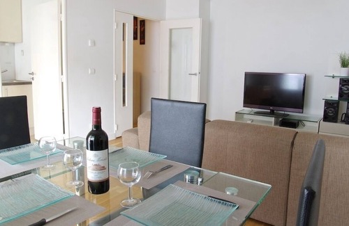 Meriadeck Apartment | Modern 2-bedroom apartment with elevator & parking space - center of Bordeaux