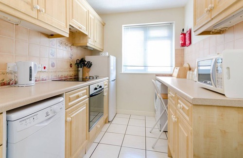 St. Mark's Apartment | Modern 2 Bedroom Apartment, wifi ,parking space, 20 minutes to Central London,
