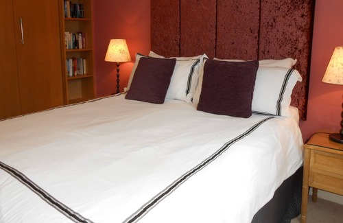 St. Mark's Apartment | Modern 2 Bedroom Apartment, wifi ,parking space, 20 minutes to Central London,