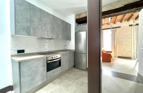 Triana Apartment | Modern 2-Bedroom Apartment in Triana, Seville - 4 Beds, Equipped Kitchen