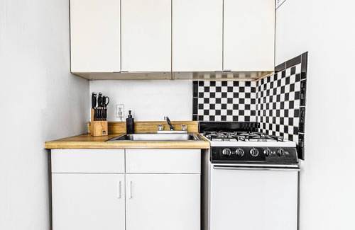 Hell's Kitchen Apartment | Modern 2-Bedroom Apt in the Heart of Midtown