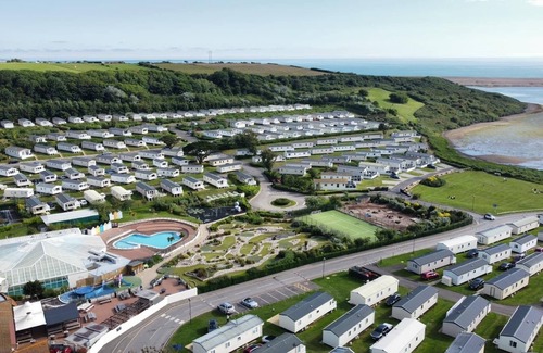 Weymouth House | Modern 2 bedroom caravan. Disabled friendly with wetroom & fab sun deck.