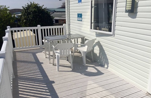 Weymouth House | Modern 2 bedroom caravan. Disabled friendly with wetroom & fab sun deck.
