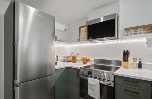 Petworth Apartment | Modern 2 Bedroom City Retreat