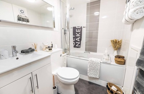 Montrose Apartment | Modern 2 bedroom Flat in the centre of Montrose