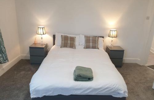 Dumfries Apartment | Modern 2-Bedroom Flat Near Park & River