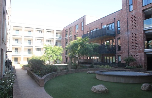 London Borough of Hounslow Apartment | Modern 2-Bedroom Flat with Balcony
