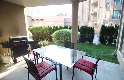 North End Condo | Modern 2 Bedroom Ground Floor Walkout Condo -COK-STR-BL4091634