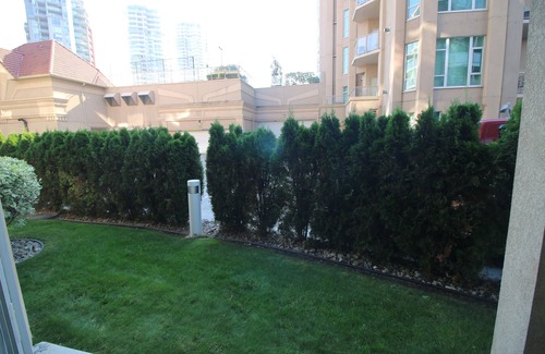 North End Condo | Modern 2 Bedroom Ground Floor Walkout Condo -COK-STR-BL4091634