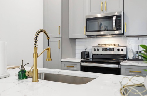 North Houston House | Modern 2-Bedroom Home Minutes from Downtown Houston