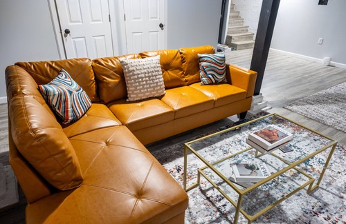 Decatur House | Modern 2-bedroom Home Near Millikin University and Lake Decatur