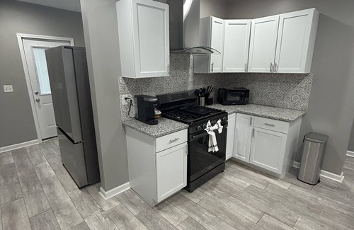 Near East Columbus House | Modern 2-bedroom house in Columbus with modern amenities, and private backyard.
