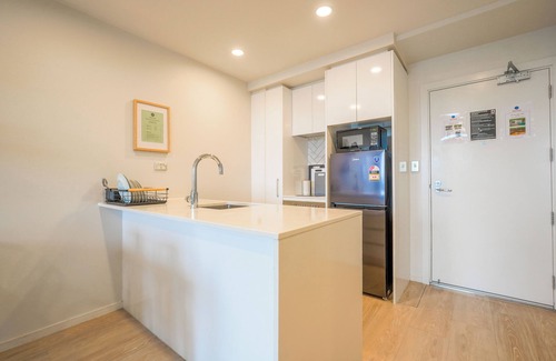 Auckland Central Business District Apartment | Modern 2-Bedroom in the City Centre with Pool