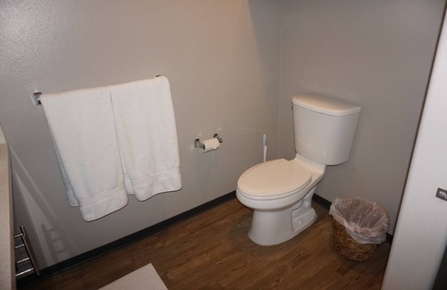 Airport Area Apartment | Modern 2 bedroom, Near SNA airport & Newport Beach