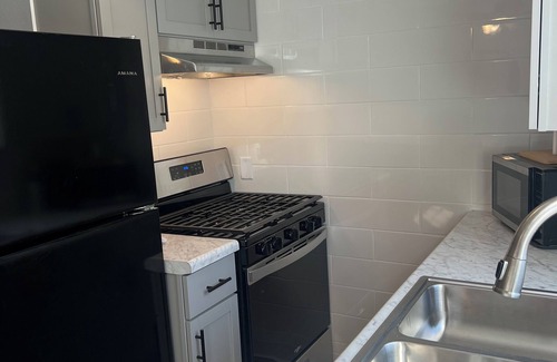 Quad Cities House | Modern 2-bedroom townhouse in charming Davenport with WiFi, AC.