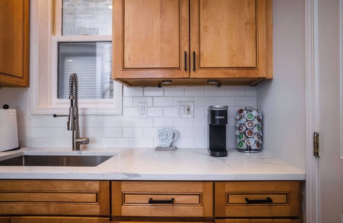 Bucktown House | Modern 2-bedroom townhome in Chicago with private patio