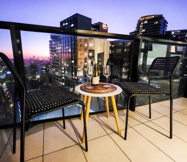 South Yarra Apartment | Modern 2-bedrooms apartment with parking