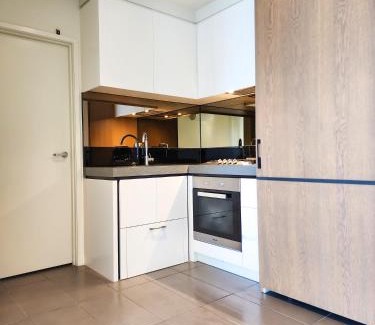 South Yarra Apartment | Modern 2-bedrooms apartment with parking