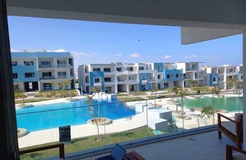 Ad-Dab'ah Ski Chalet | Modern 2 Bedrooms Serviced Apartment - Pool & Sea View