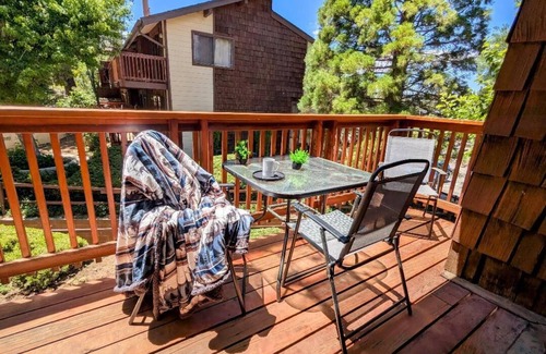 Big Bear Lake House | Modern 2 BR, 2.5 BA Townhome with Unbeatable Access to Snow Summit