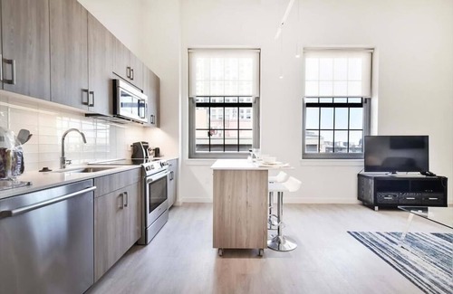 Chinatown Apartment | Modern 2 BR Bal | Steps from T | Free Wi-Fi