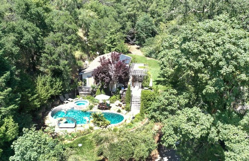 Kenwood House | Modern 2 BR Retreat w/Pool & hot tub in Sonoma on 2 acres along a seasonal creek