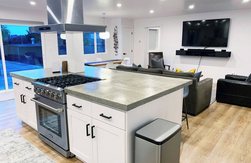 Seattle Metro Area House | Modern 2 BR, Spacious Guesthouse in Seward Park/Columbia City Next to Lake WA