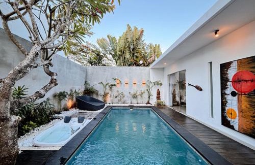 Central Seminyak Villa | Modern 2 BR villa seminyak center.