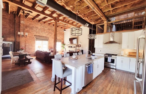 Central Business District Apartment | Modern 2 BR w/Rooftop Deck