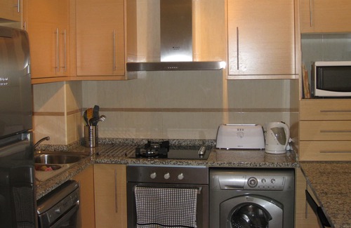 Sao Martinho do Porto Apartment | Modern 2 bed apartment with balcony, built in bbq, "FREE WI-FI" & communal pool