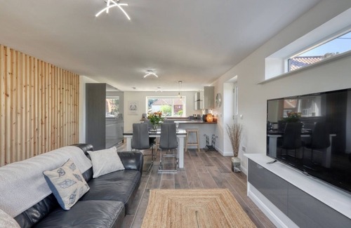 Wells-next-the-Sea House | Modern 2 storey Holiday let within easy reach of the Town centre.
