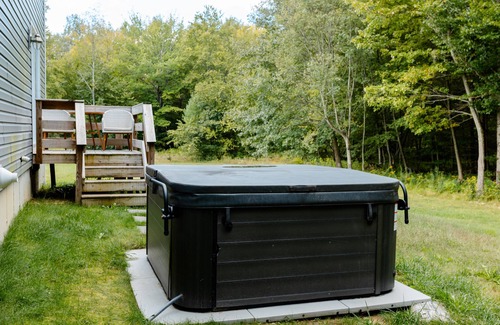 Saratoga Springs House | Modern 2 Story Home w/hot tub-2600 sq ft-2 acres