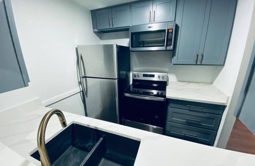North Houston Apartment | Modern 2B | Free Parking + Wi-Fi | Near IAH & DT