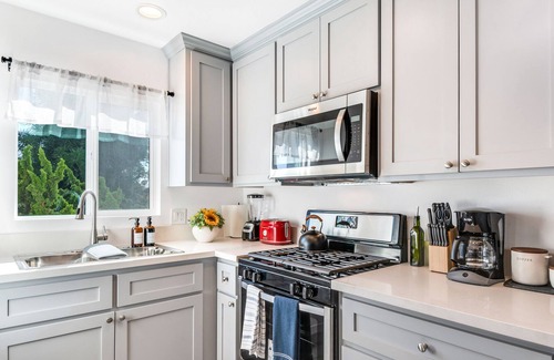 South Wrigley Apartment | Modern 2BD/1Bath CasitaSuite in Central Long Beach
