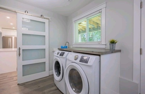 Guildford House | Modern 2BD Ground Level Suite in the Heart of Surrey!