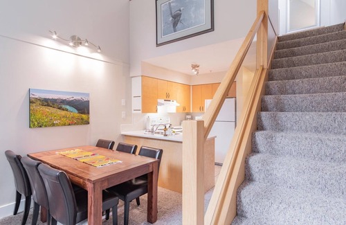 Whistler Condo | Modern 2BDR + Loft | Close to Ski Lifts and Shops