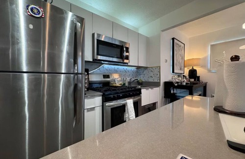 Manhattan Apartment | Modern 2BDR with fireplace & and Lounge
