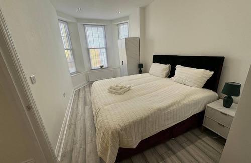 Walton on the Naze Apartment | Modern 2Bed overlooking the Sea in Walton