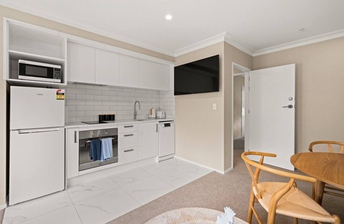 Tauranga Apartment | Modern 2bedroom apartment - central Tauranga, with a large private sunny garden.