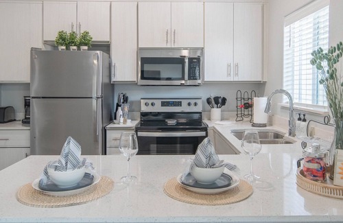 Paradise Valley Village House | Modern 2BR/2.5BA w/Pool-Gazebo & Garage