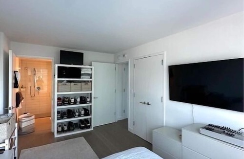 Williamsburg Apartment | "Modern 2BR/2BA Apartment - With Williamsburg Bridge Views, NYC!"