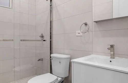 Manhattan Apartment | Modern 2BR/2BA Apartment w/Chic Design & Washer/Dryer in Prime Upper West Side