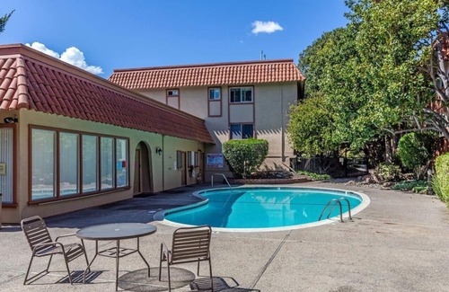 Santa Clara Condo | Modern 2BR/2BA in Santa Clara. Fully remodeled! Near Apple HQ and Kaiser.