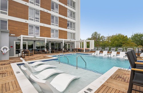 West End Apartment | Modern 2BR/2BA Midtown Nashville apartment in a luxury building near Centennial Park, the Parthenon, and Downtown. Enjoy skyline views, a full kitchen, and top-tier amenities—perfect for exploring Music City in style and comfort.