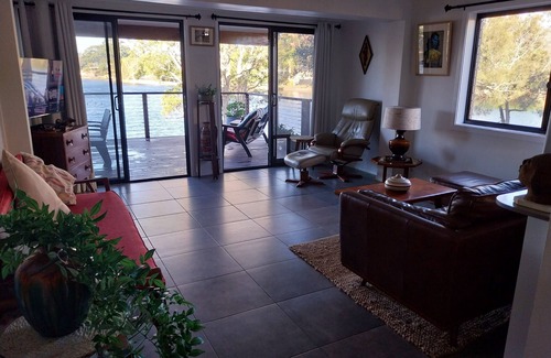 Burleigh Waters Apartment | Modern 2BR/2BA Oasis - Minutes from Burleigh Heads Beach.