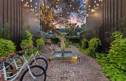 Old East Dallas Condo | Modern 2BR/2BA poolside condo with spacious patio, smart TV, full kitchen, and access to an award-winning courtyard with resort-style amenities—ideal for working professionals seeking comfort and convenience in central Dallas.