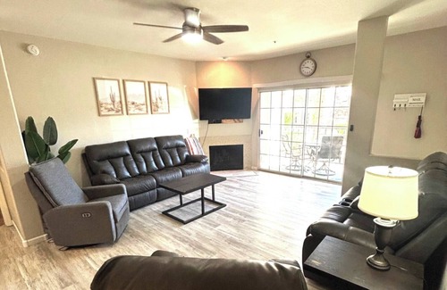 North Scottsdale Condo | Modern 2BR/2BA Retreat: Ground Floor/Pool, Spa, Gym/North Scottsdale Getaway
