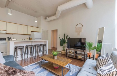 Newbold Condo | Modern 2BR Apartment w Free Parking, Gym, Close to shops, 24/7 FD