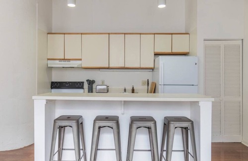 Newbold Condo | Modern 2BR Apartment w Free Parking, Gym, Close to shops, 24/7 FD