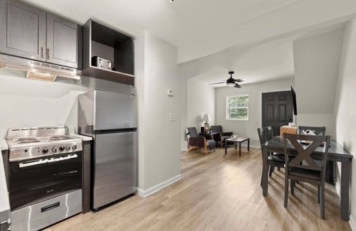 Summerhill Apartment | Modern 2BR Apartment in Summerhill Near Stadium, Universities & Downtown